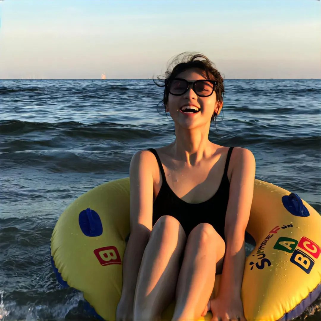 艳女新装海报